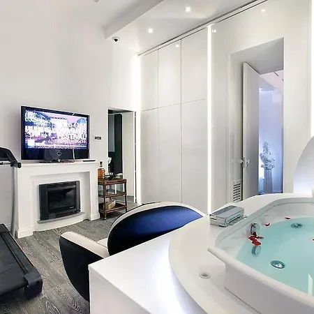 Sleeps 4 Air Con Wifi Apartment